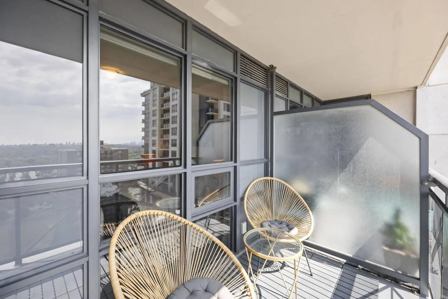 Luxury 2Bdr Condo W Pool, Hot Tub, Sauna & 10M From Airport Toronto 0*,  Canada